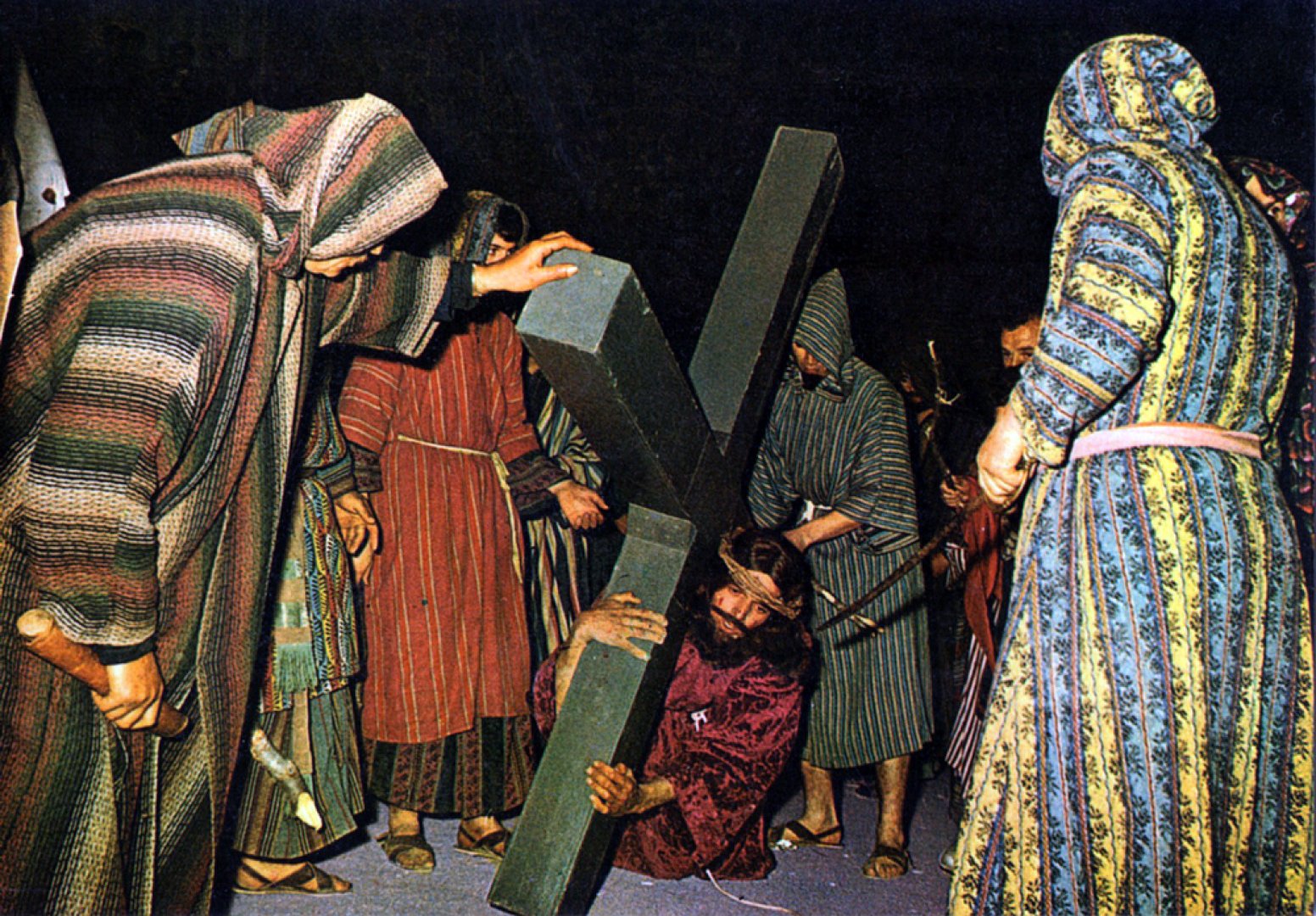 Jueus increpant a Jesus en una caiguda